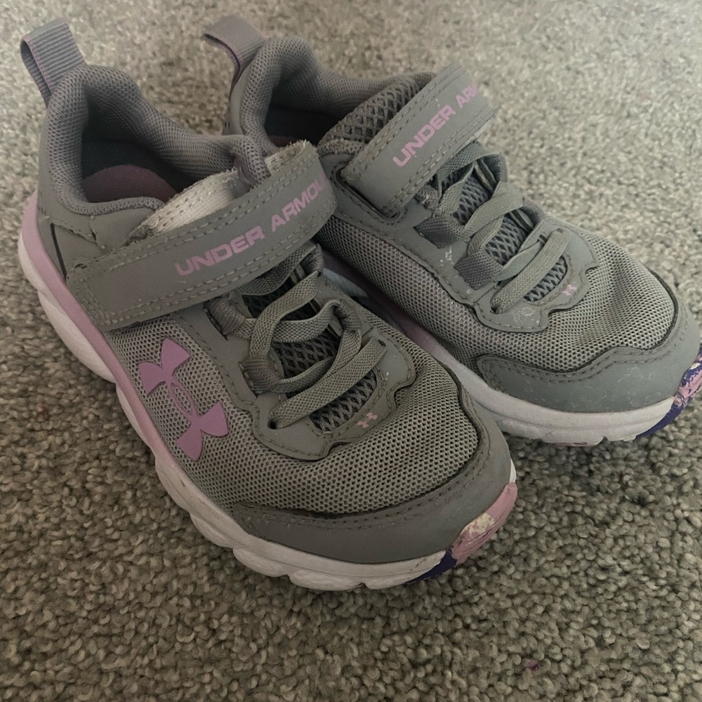 Under Armour tennis shoes